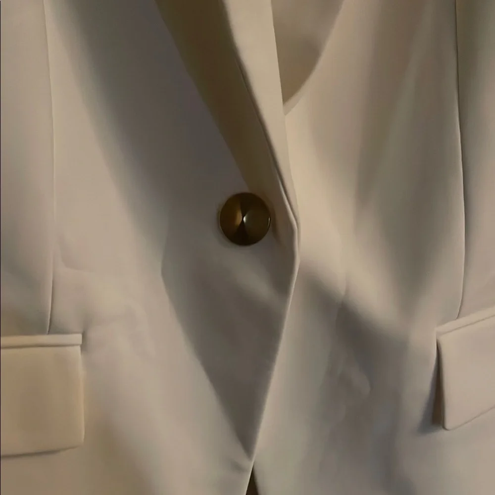 Donna Karan Classic White Blazer - Picture 3 of 5